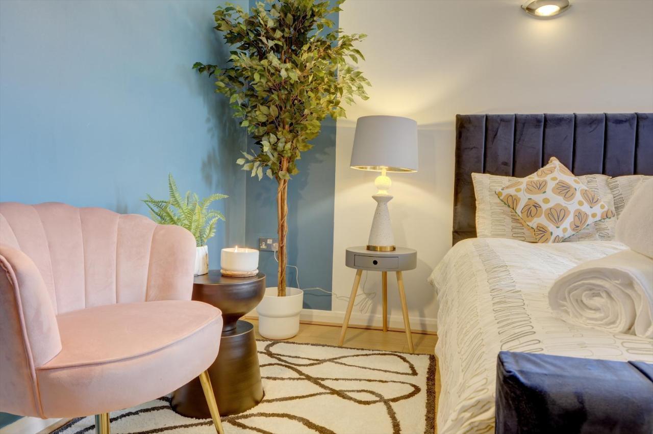 City Centre, 2 Bedroom, Secured Parking, 3 King Bed, Wifi Sleep 6 Guest Comfortable On Three King Size Beds, Jewellery Quarter , Birmingham City Centre , Allocated Secured Parking מראה חיצוני תמונה