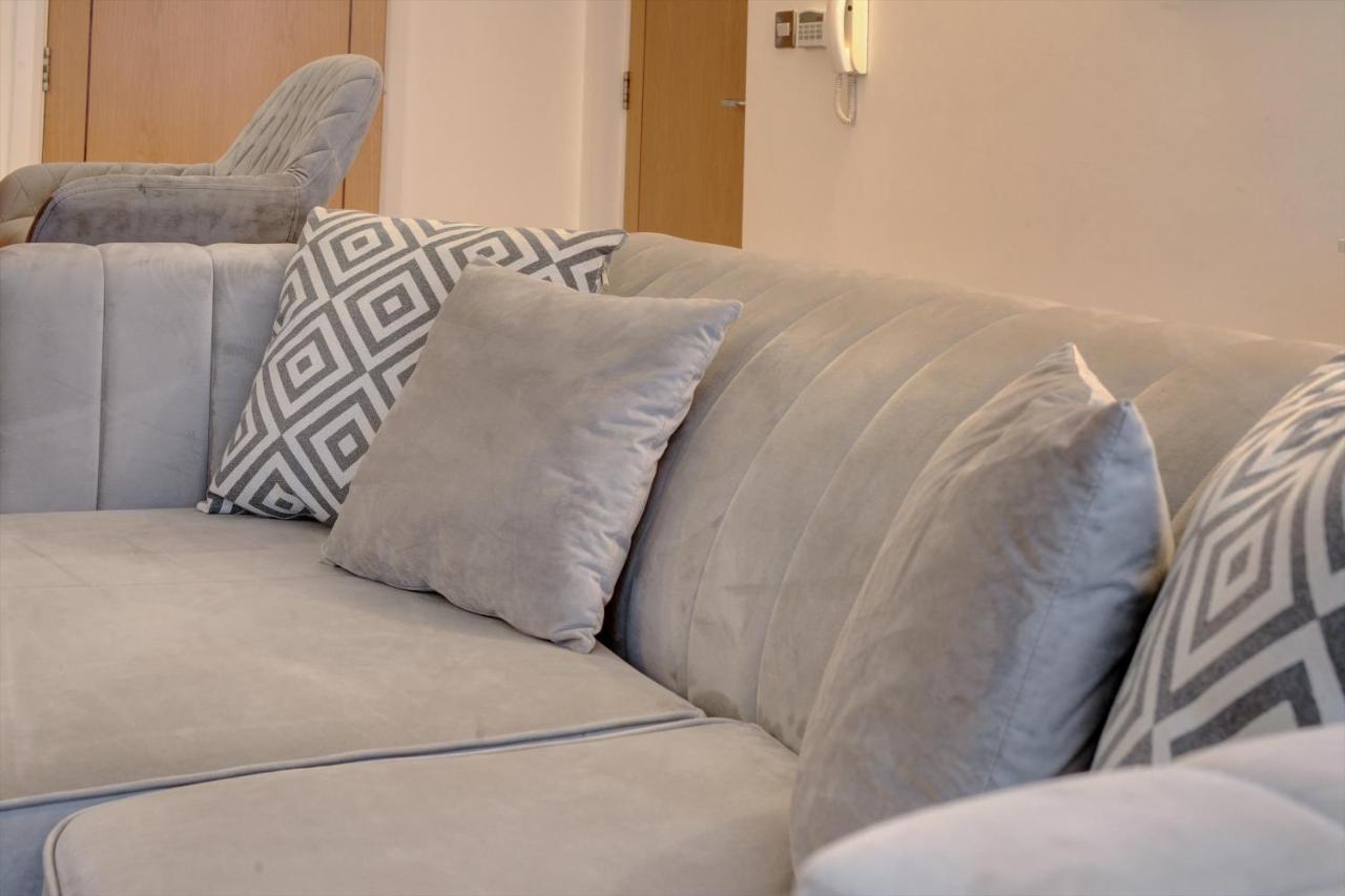 City Centre, 2 Bedroom, Secured Parking, 3 King Bed, Wifi Sleep 6 Guest Comfortable On Three King Size Beds, Jewellery Quarter , Birmingham City Centre , Allocated Secured Parking מראה חיצוני תמונה