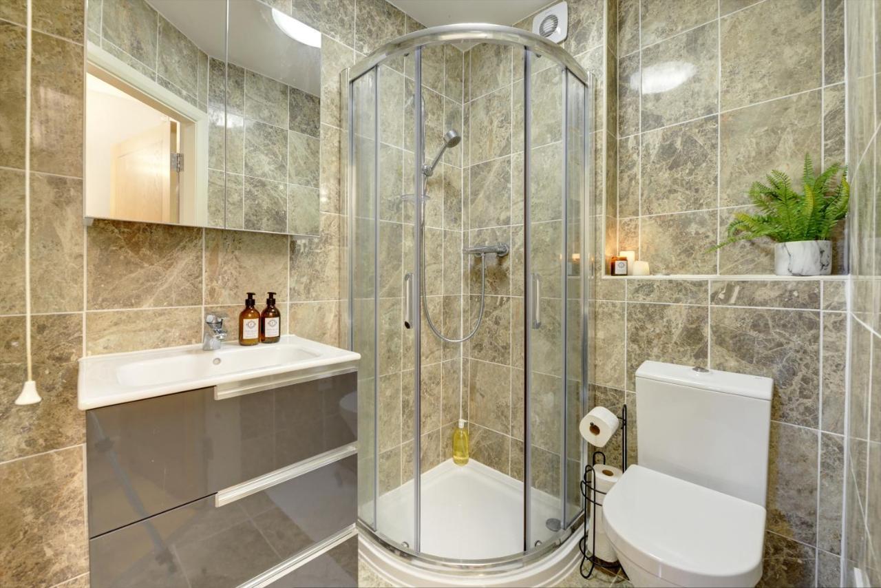 City Centre, 2 Bedroom, Secured Parking, 3 King Bed, Wifi Sleep 6 Guest Comfortable On Three King Size Beds, Jewellery Quarter , Birmingham City Centre , Allocated Secured Parking מראה חיצוני תמונה