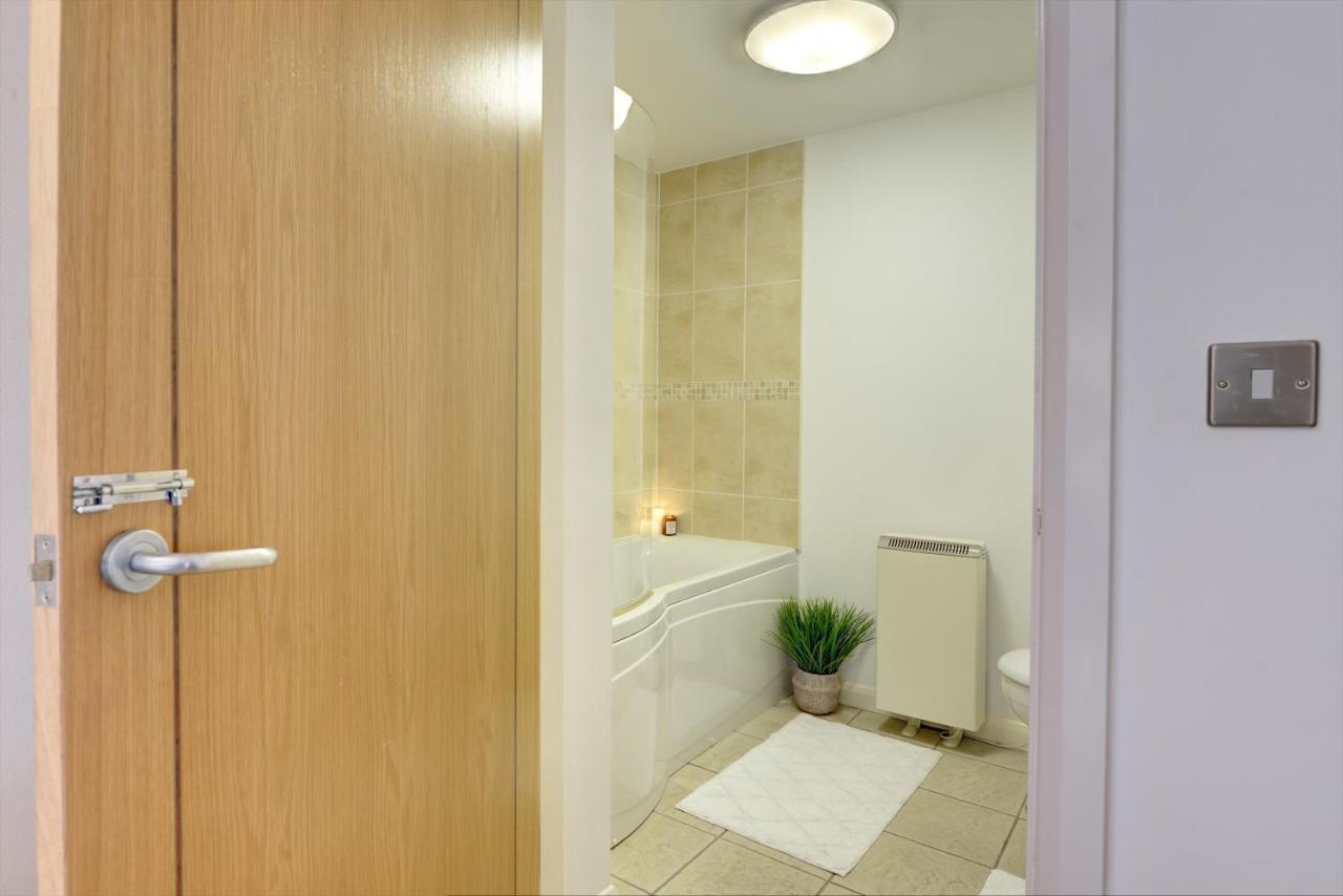 City Centre, 2 Bedroom, Secured Parking, 3 King Bed, Wifi Sleep 6 Guest Comfortable On Three King Size Beds, Jewellery Quarter , Birmingham City Centre , Allocated Secured Parking מראה חיצוני תמונה
