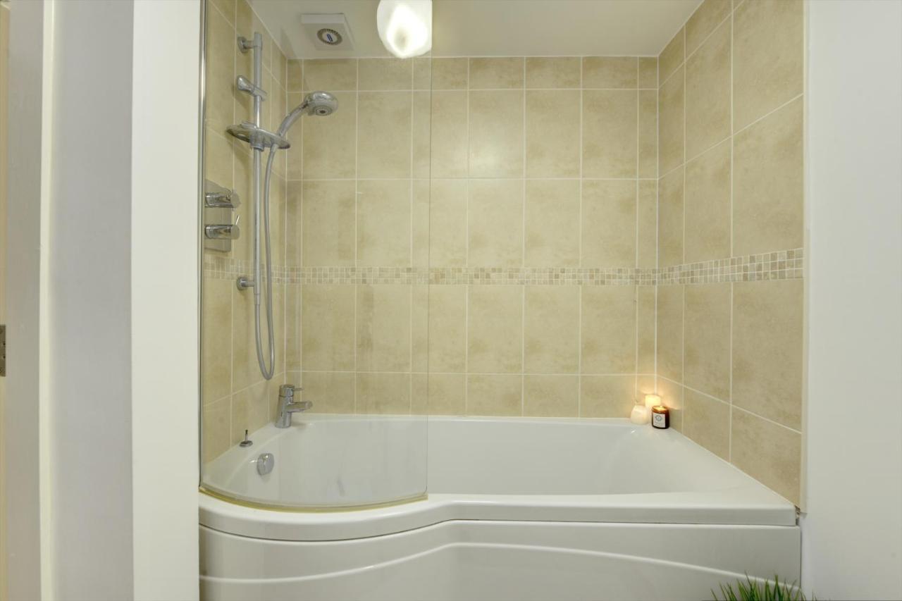 City Centre, 2 Bedroom, Secured Parking, 3 King Bed, Wifi Sleep 6 Guest Comfortable On Three King Size Beds, Jewellery Quarter , Birmingham City Centre , Allocated Secured Parking מראה חיצוני תמונה